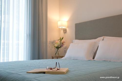 Imagen de la habitación del Hotel Grand Theoni. Foto 9