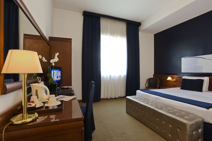 Imagen de la habitación del Hotel Grand Tiberio. Foto 9