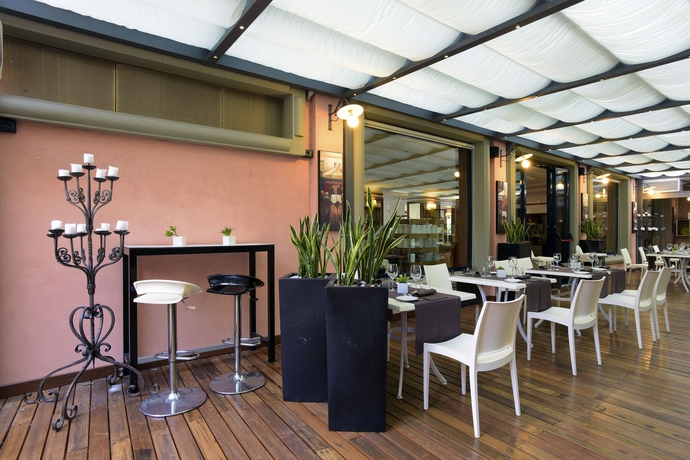 Imagen del bar/restaurante del Hotel Grand Tiberio. Foto 6