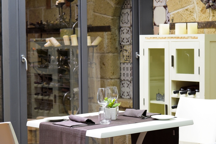 Imagen del bar/restaurante del Hotel Grand Tiberio. Foto 7