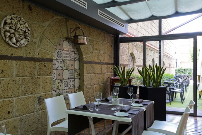 Imagen del bar/restaurante del Hotel Grand Tiberio. Foto 8