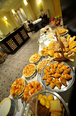 Imagen del bar/restaurante del Hotel Grand Tien Shan. Foto 2