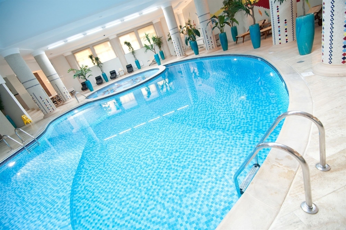 Imagen de la piscina del Hotel Grand Tien Shan. Foto 15