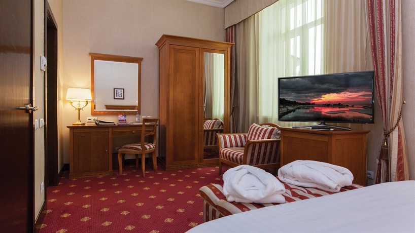 Imagen de los interiores del Hotel Grand Tien Shan. Foto 14