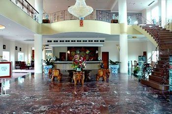 Imagen de los interiores del Hotel Grand Tiga Mustika. Foto 5