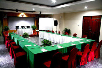 Imagen de la habitación del Hotel Grand Tiga Mustika. Foto 2