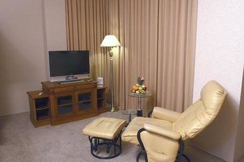 Imagen de la habitación del Hotel Grand Tiga Mustika. Foto 3