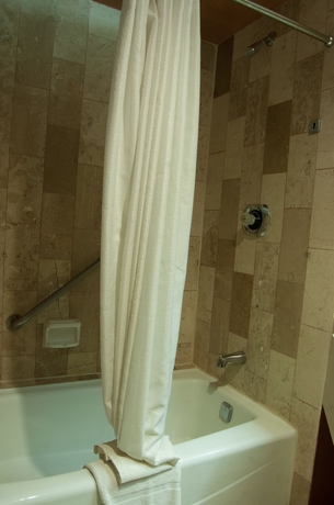 Imagen de la habitación del Hotel Grand Tijuana. Foto 4