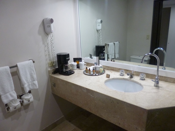 Imagen de la habitación del Hotel Grand Tijuana. Foto 6