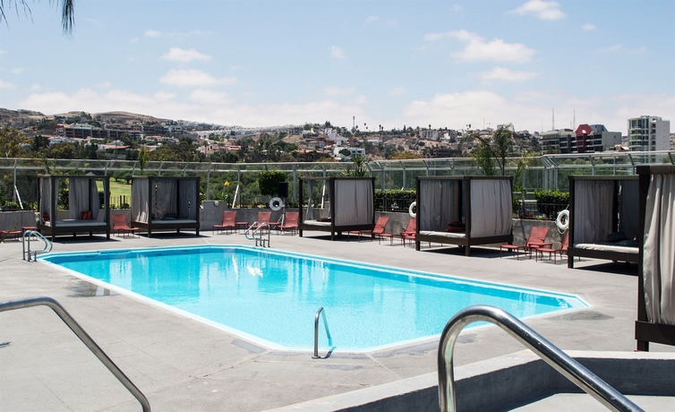 Imagen de la piscina del Hotel Grand Tijuana. Foto 11