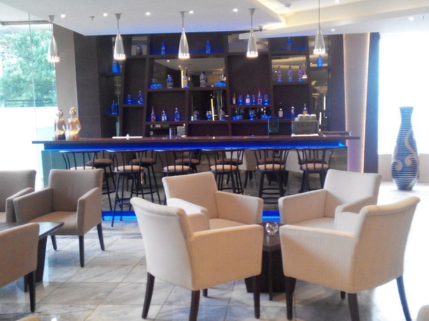 Imagen de los interiores del Hotel Grand Tjokro Jakarta. Foto 11