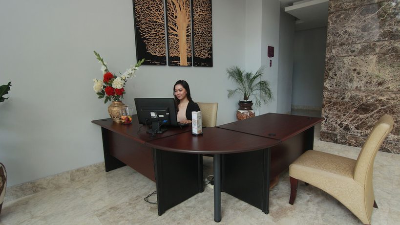 Imagen de los interiores del Hotel Grand Tjokro Yogyakarta. Foto 9
