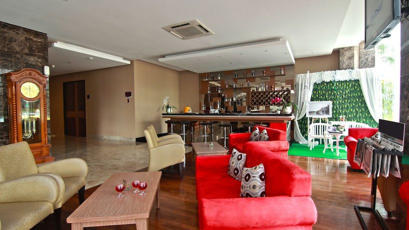 Imagen de los interiores del Hotel Grand Tjokro Yogyakarta. Foto 11