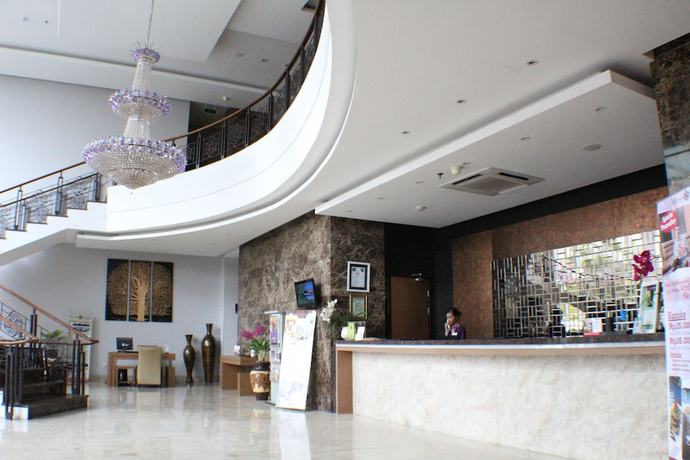 Imagen de los interiores del Hotel Grand Tjokro Yogyakarta. Foto 13