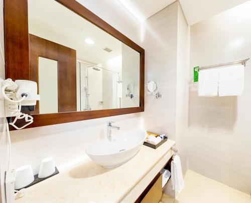 Imagen de la habitación del Hotel Grand Tourane. Foto 6