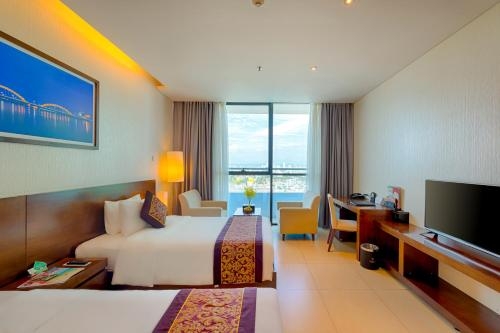 Imagen de la habitación del Hotel Grand Tourane. Foto 9