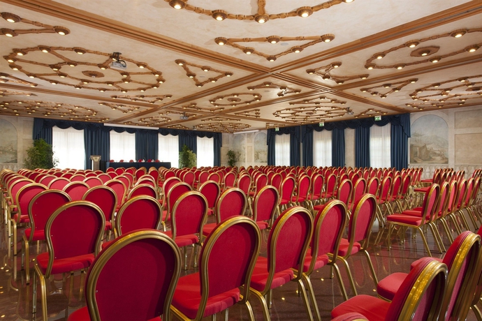 Imagen de los interiores del Hotel Grand Trento. Foto 9