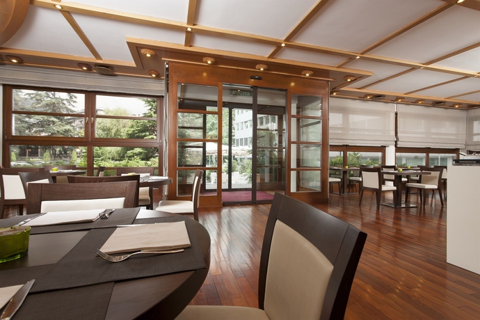 Imagen del bar/restaurante del Hotel Grand Trento. Foto 3