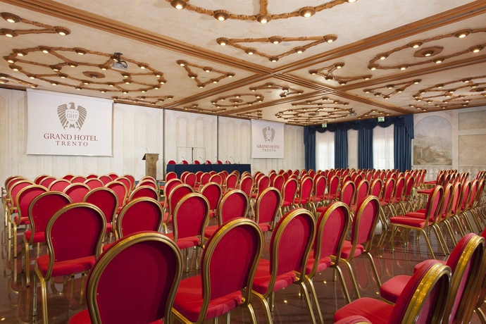 Imagen de los interiores del Hotel Grand Trento. Foto 12