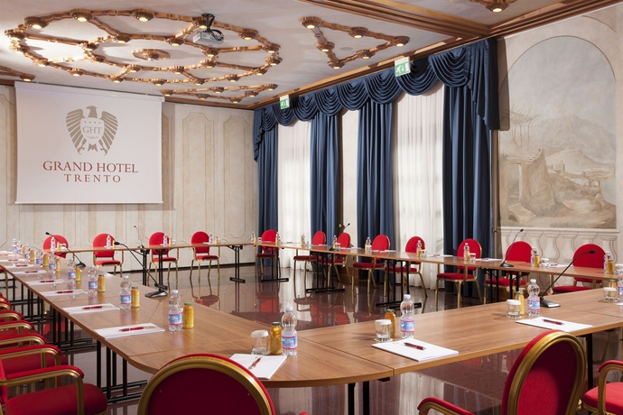Imagen de los interiores del Hotel Grand Trento. Foto 14