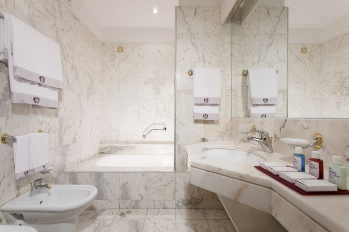 Imagen de la habitación del Hotel Grand Trento. Foto 8