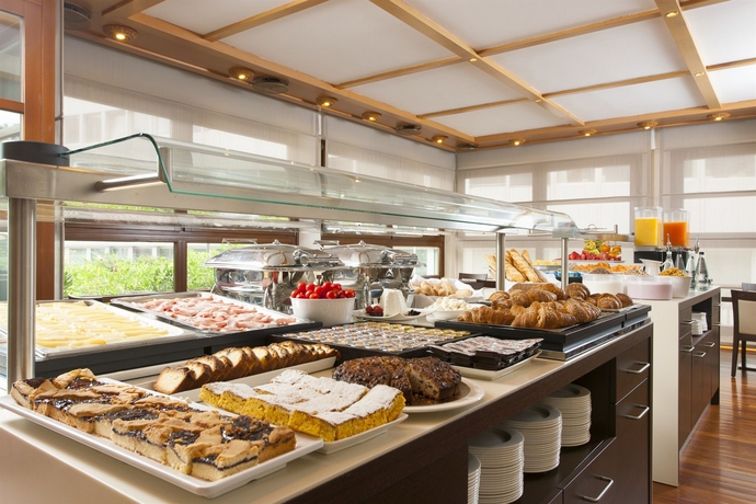 Imagen del bar/restaurante del Hotel Grand Trento. Foto 5