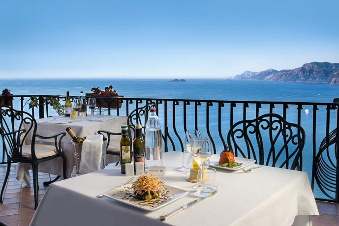 Imagen del bar/restaurante del Hotel Grand Tritone. Foto 2