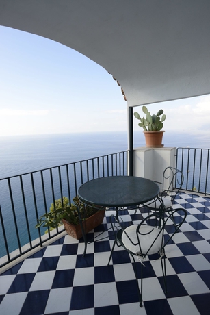 Imagen de la habitación del Hotel Grand Tritone. Foto 7