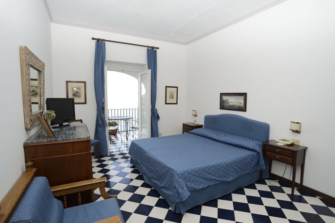 Imagen de los interiores del Hotel Grand Tritone. Foto 12