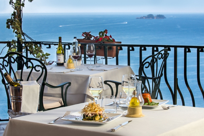 Imagen del bar/restaurante del Hotel Grand Tritone. Foto 4