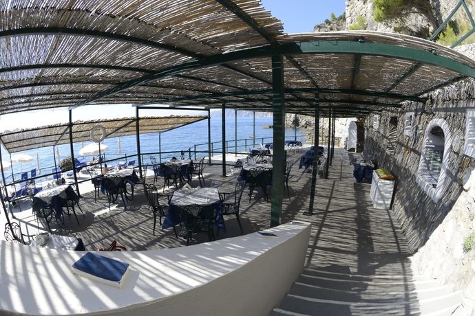 Imagen del bar/restaurante del Hotel Grand Tritone. Foto 6