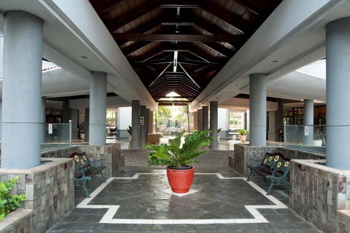 Imagen de los interiores del Hotel Grand Tropic Suites. Foto 17