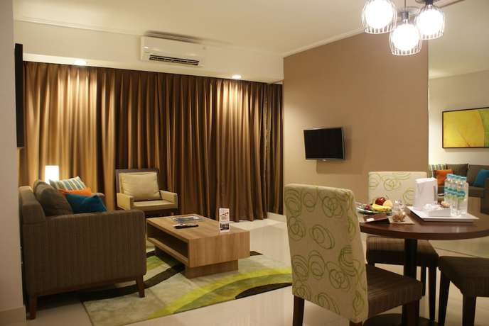 Imagen de la habitación del Hotel Grand Tropic Suites. Foto 15