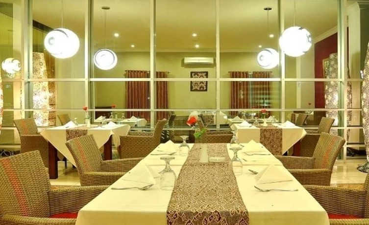 Imagen del bar/restaurante del Hotel Grand Tryas. Foto 2