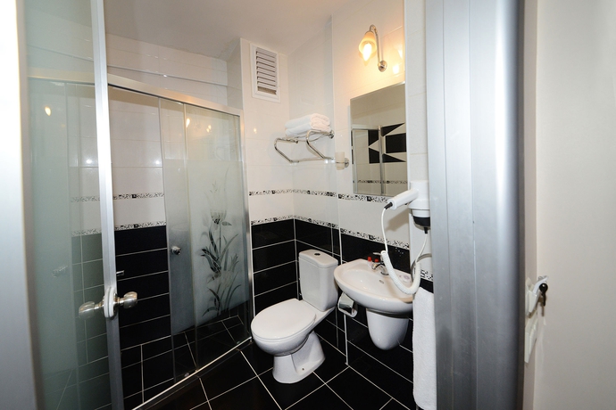 Imagen de la habitación del Hotel Grand Umit. Foto 10