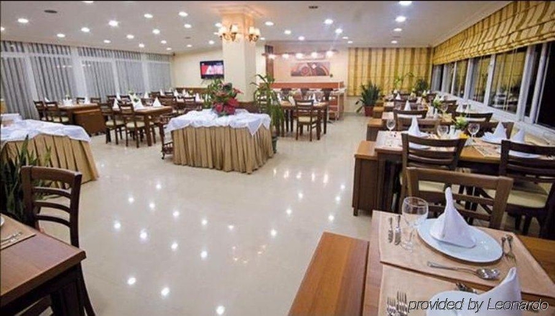 Imagen del bar/restaurante del Hotel Grand Unal. Foto 6