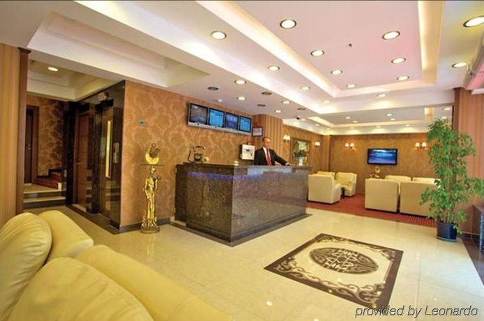 Imagen de los interiores del Hotel Grand Unal. Foto 13