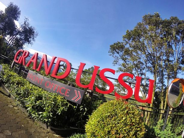 Imagen de la piscina del Hotel Grand Ussu And Convention. Foto 14