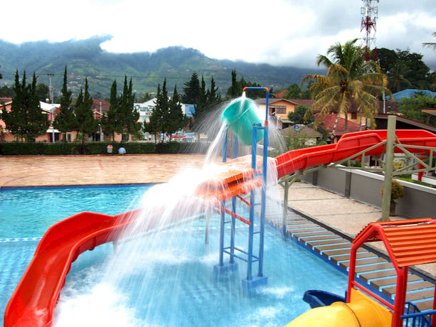 Imagen de los interiores del Hotel Grand Ussu And Convention. Foto 10