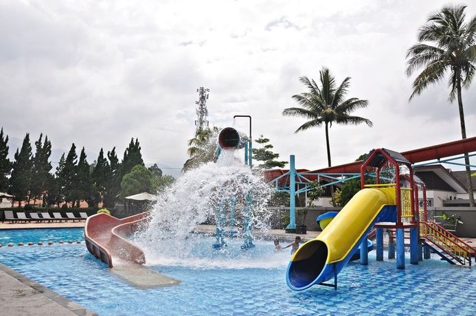 Imagen de los interiores del Hotel Grand Ussu And Convention. Foto 11