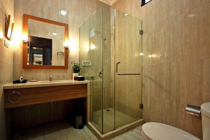 Imagen de la piscina del Hotel Grand Ussu And Convention. Foto 15