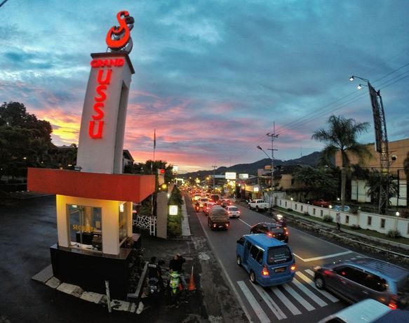 Imagen de los interiores del Hotel Grand Ussu And Convention. Foto 12