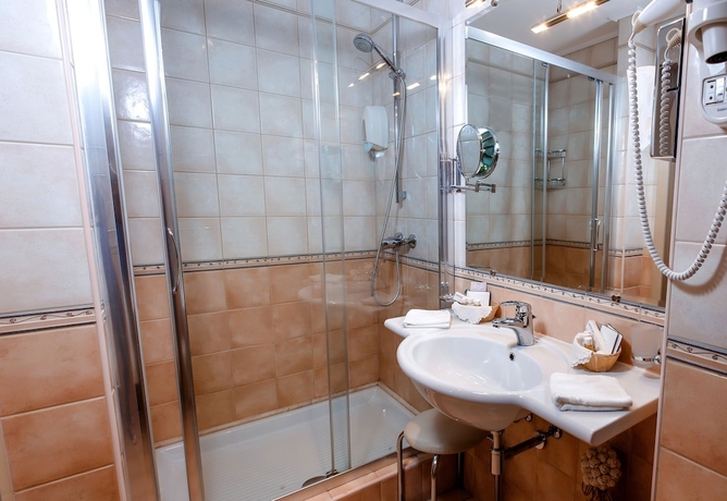 Imagen de la habitación del Hotel Grand Valentina. Foto 15