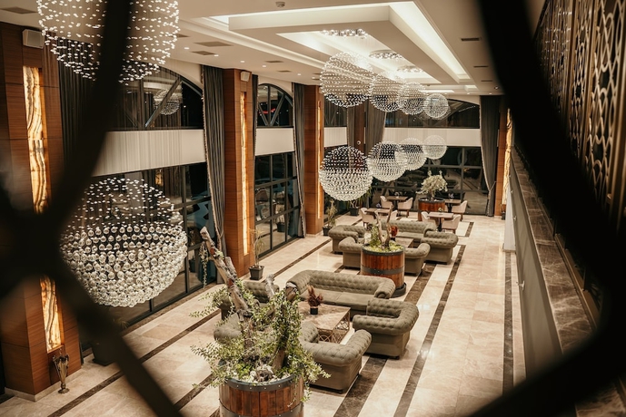 Imagen de los interiores del Hotel Grand Vaves Otel. Foto 19