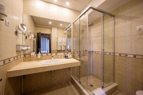 Imagen de la habitación del Hotel Grand Velingrad. Foto 18