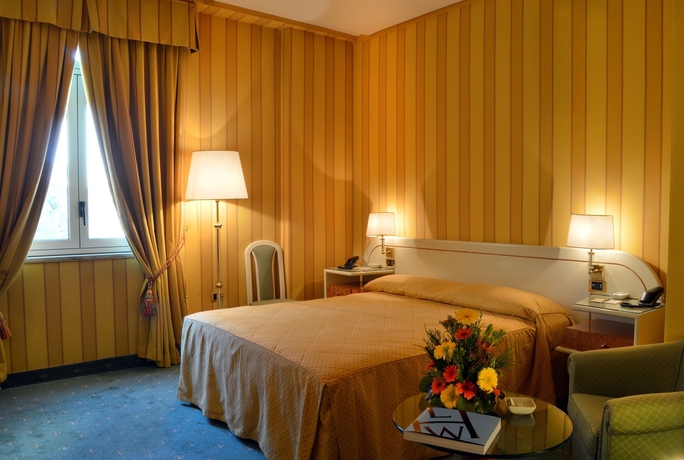 Imagen de la habitación del Hotel Grand Vesuvio, Nápoles. Foto 4