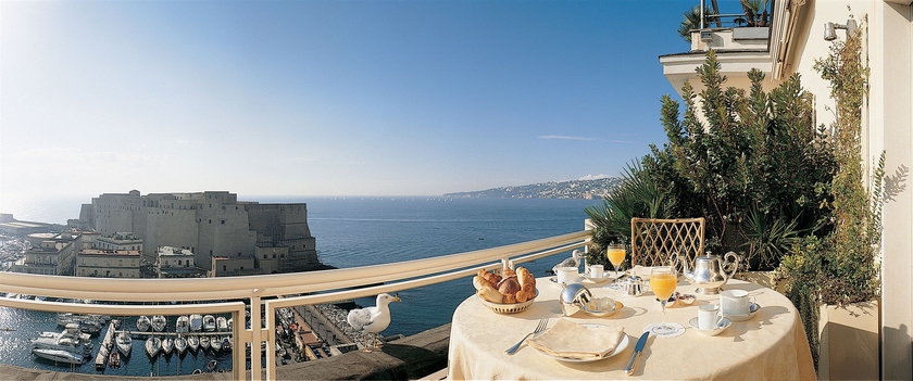 Imagen de los exteriores del Hotel Grand Vesuvio, Nápoles. Foto 15