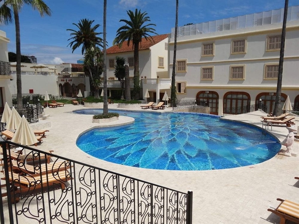 Imagen de la piscina del Hotel Grand Villa De France. Foto 15