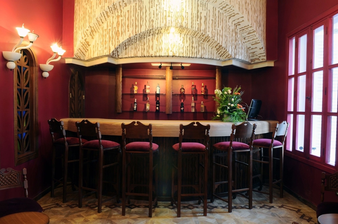 Imagen del bar/restaurante del Hotel Grand Villa De France. Foto 4