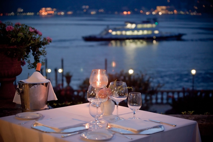 Imagen del bar/restaurante del Hotel Grand Villa Serbelloni. Foto 3